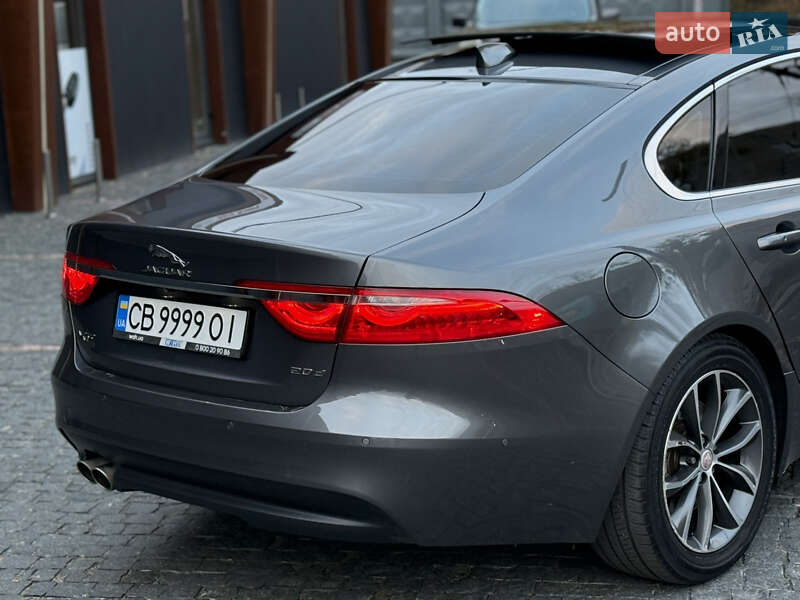 Седан Jaguar XF 2016 в Чернигове