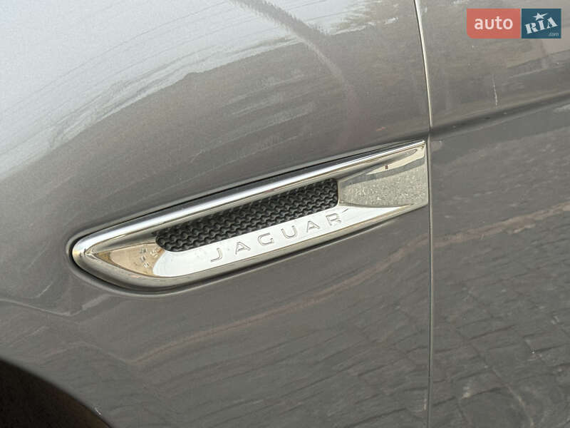 Седан Jaguar XF 2016 в Чернигове