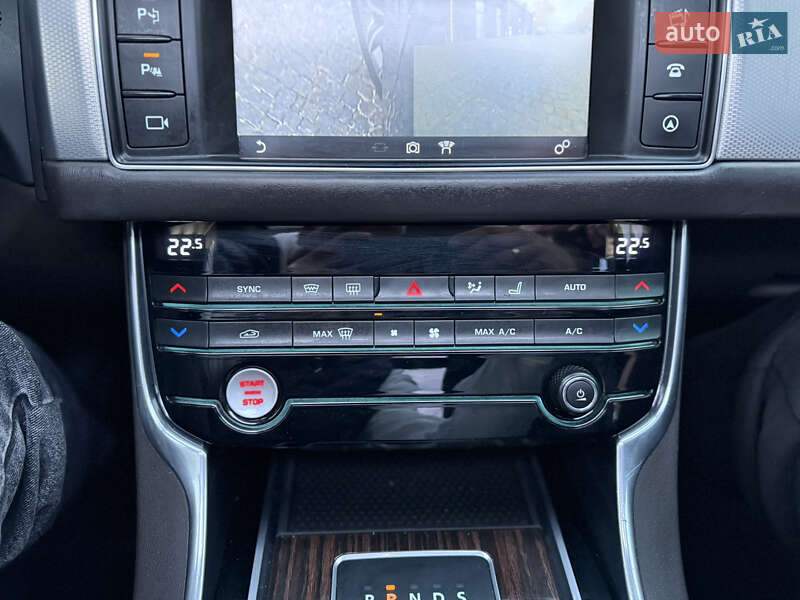 Седан Jaguar XF 2016 в Чернигове
