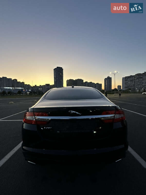 Седан Jaguar XF 2012 в Киеве