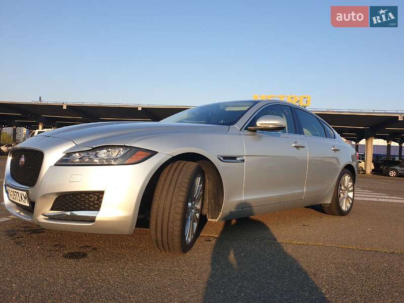 Седан Jaguar XF 2018 в Киеве