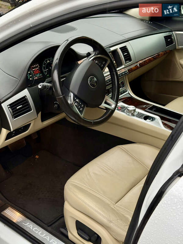 Седан Jaguar XF 2015 в Харькове фото 11 Седан Jaguar XF 2015 в Харькове