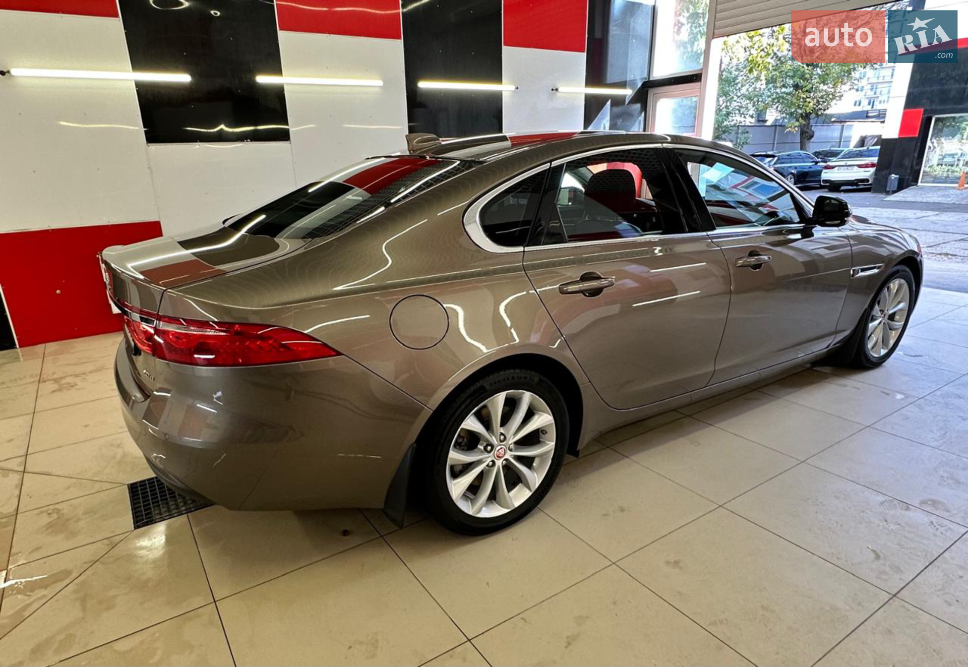 2016 Jaguar XF - мініатюра 5