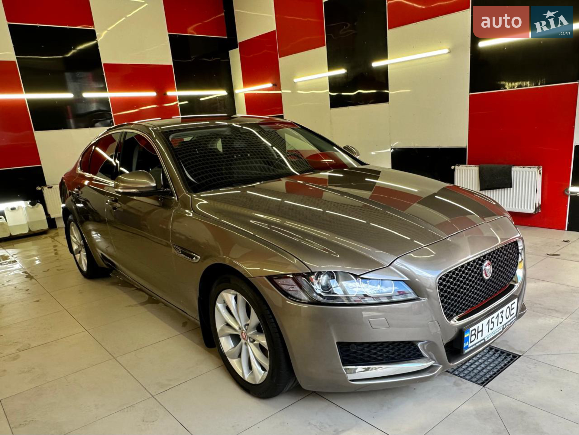 2016 Jaguar XF - мініатюра 3