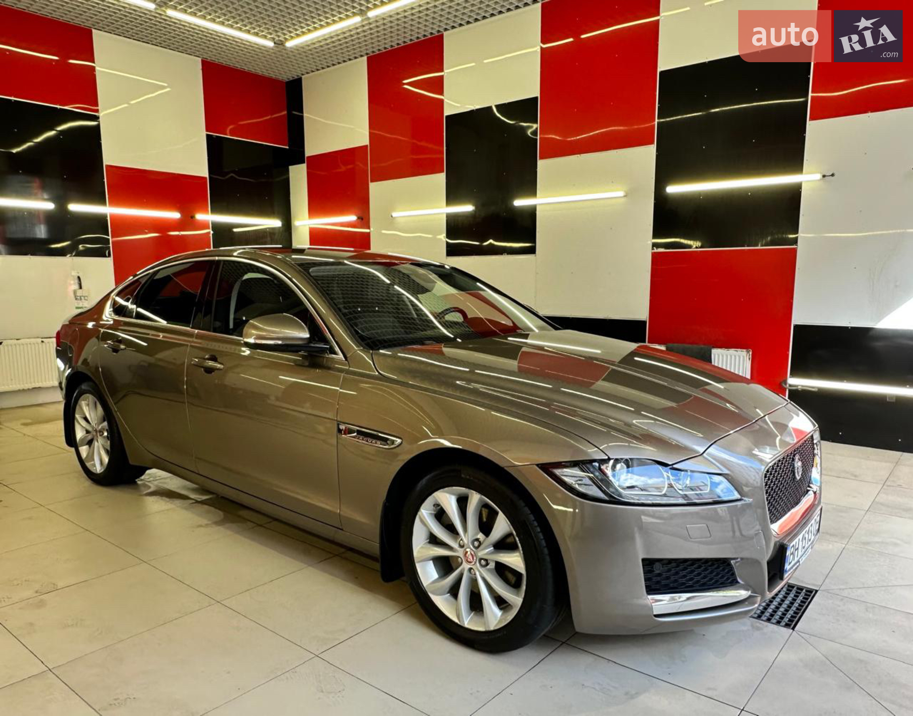 2016 Jaguar XF - мініатюра 2