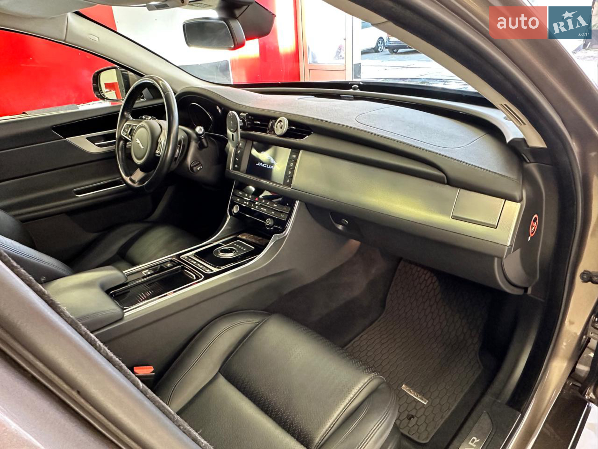 2016 Jaguar XF - мініатюра 16