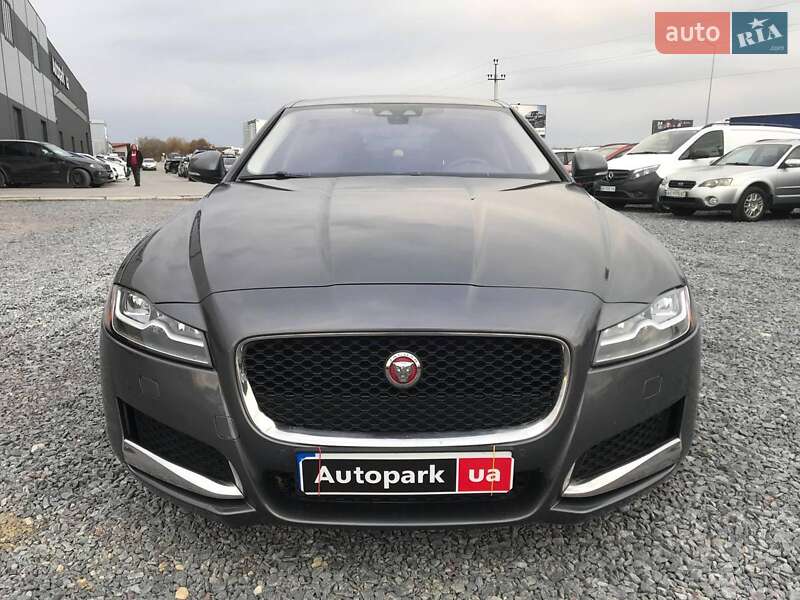 Седан Jaguar XF 2016 в Львове