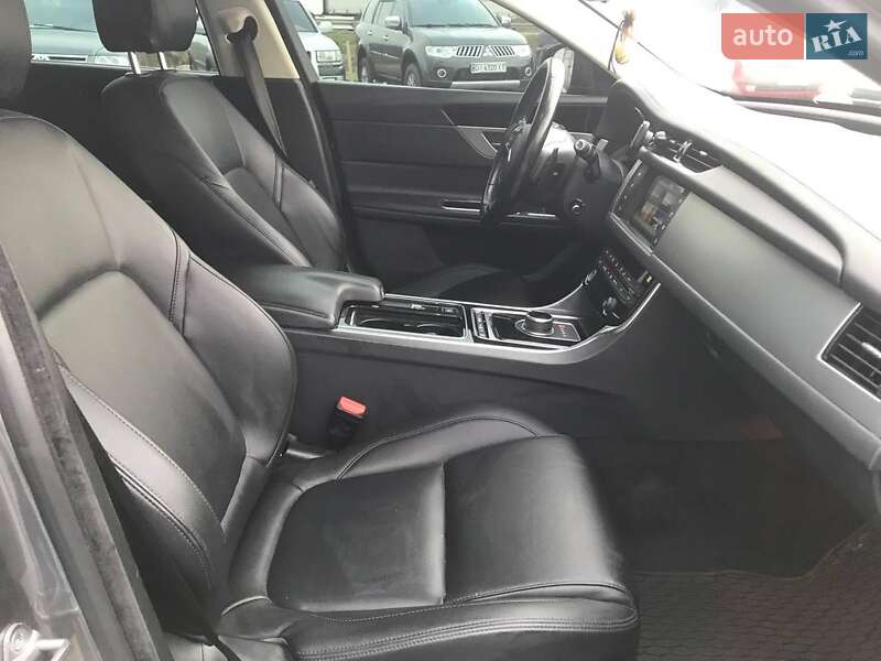 Седан Jaguar XF 2016 в Львове