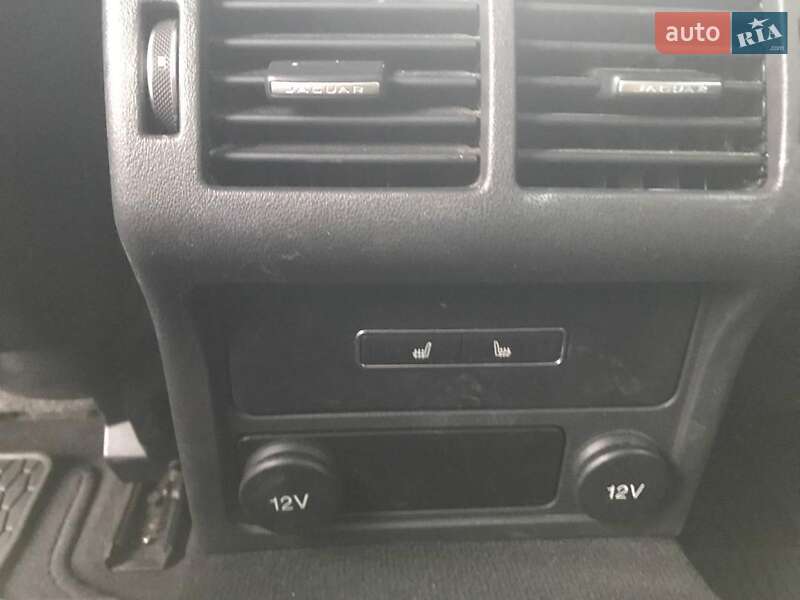 Седан Jaguar XF 2016 в Львове