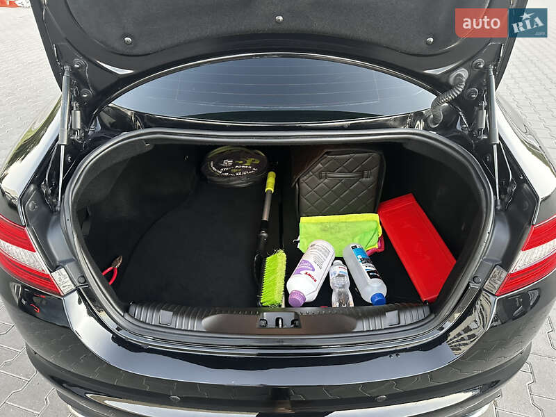 Седан Jaguar XF 2014 в Києві