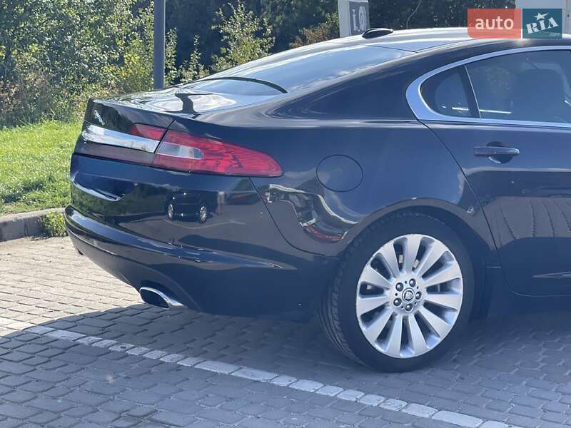 Седан Jaguar XF 2009 в Львове