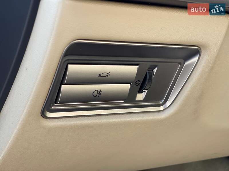 Седан Jaguar XF 2009 в Львове