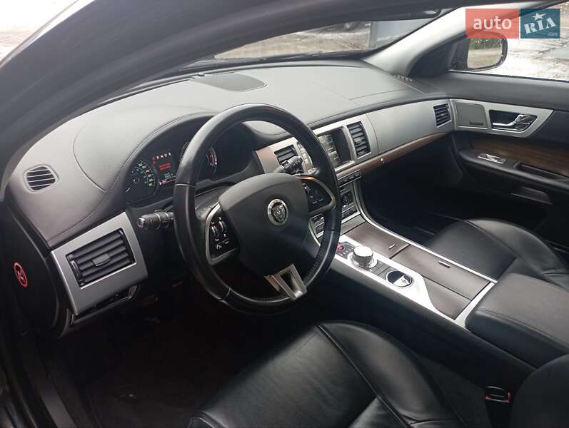 Седан Jaguar XF 2013 в Первомайську