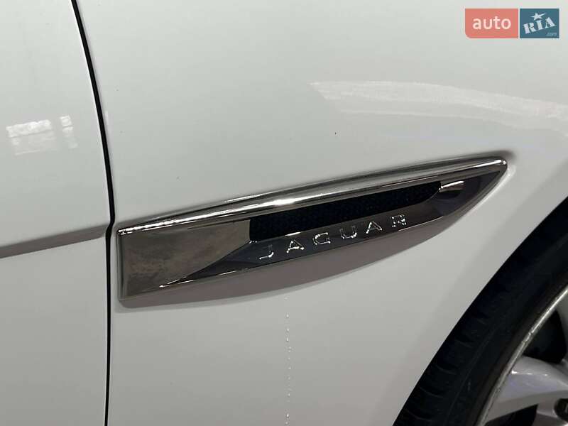 Седан Jaguar XF 2016 в Одесі