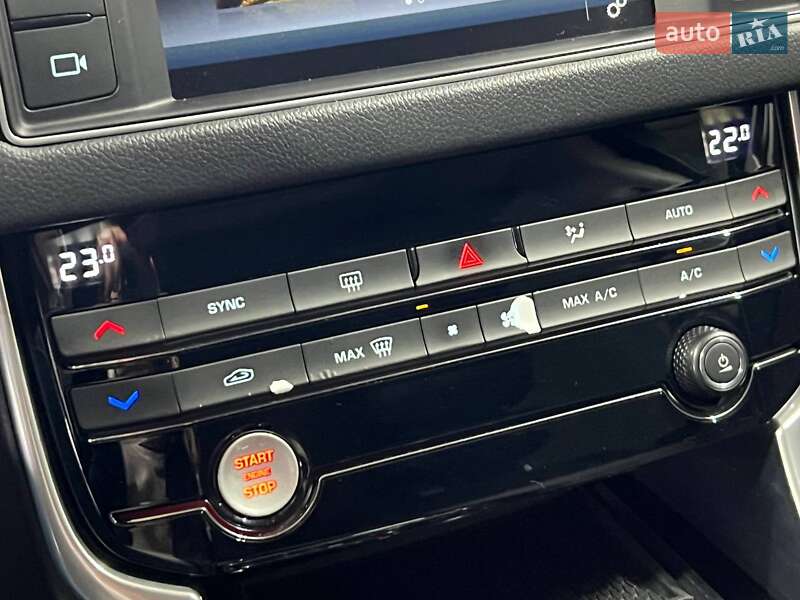 Седан Jaguar XF 2016 в Одесі