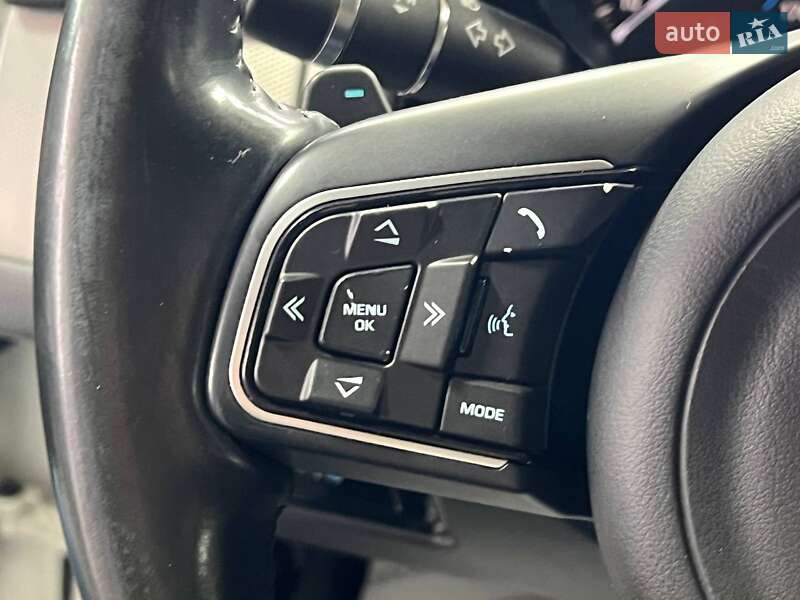 Седан Jaguar XF 2016 в Одесі