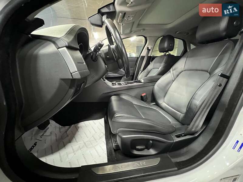 Седан Jaguar XF 2016 в Одесі