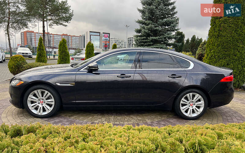 Седан Jaguar XF 2015 в Львове