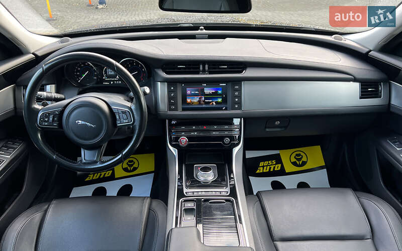Седан Jaguar XF 2015 в Львове
