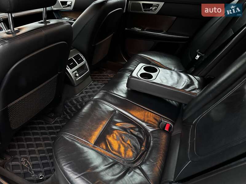 Седан Jaguar XF 2013 в Киеве фото 22 Седан Jaguar XF 2013 в Киеве