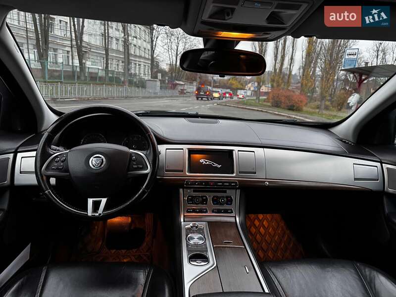 Седан Jaguar XF 2013 в Киеве фото 26 Седан Jaguar XF 2013 в Киеве