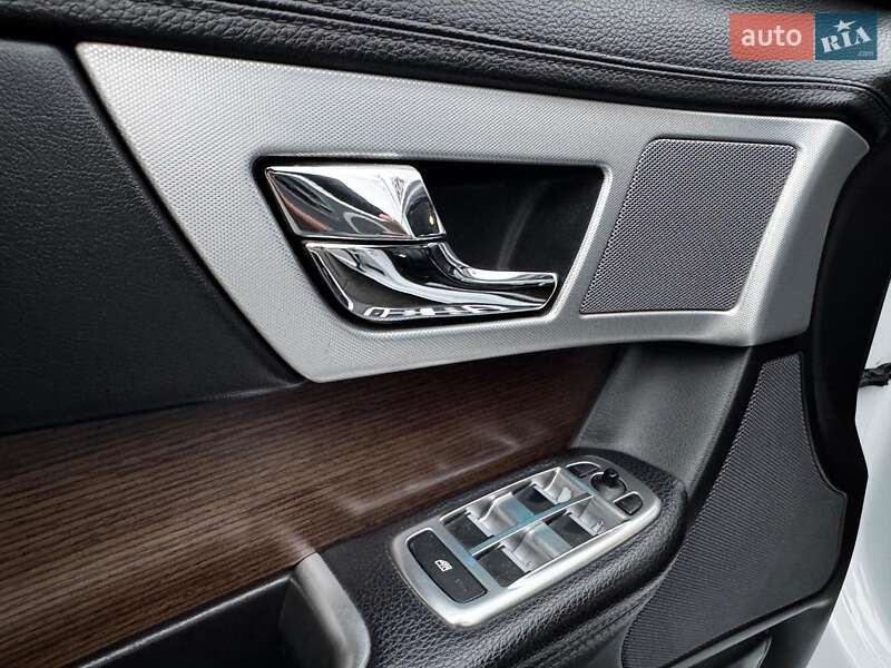 Седан Jaguar XF 2013 в Киеве фото 30 Седан Jaguar XF 2013 в Киеве