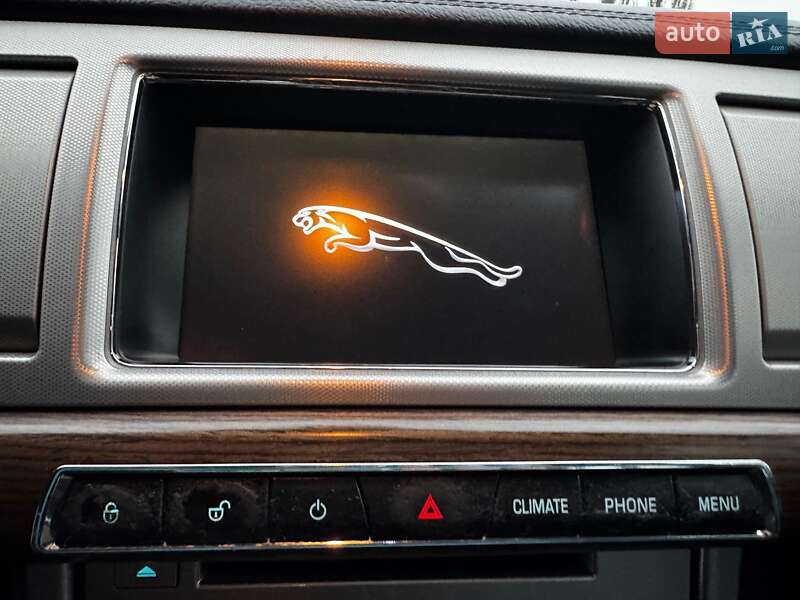 Седан Jaguar XF 2013 в Киеве фото 39 Седан Jaguar XF 2013 в Киеве