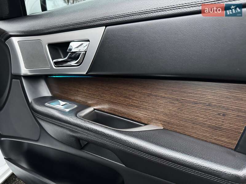 Седан Jaguar XF 2013 в Киеве фото 41 Седан Jaguar XF 2013 в Киеве