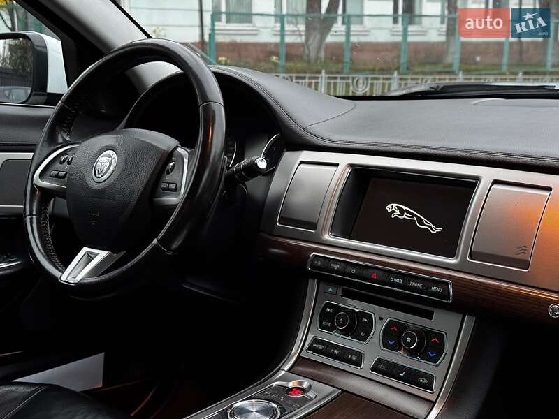 Седан Jaguar XF 2013 в Киеве фото 45 Седан Jaguar XF 2013 в Киеве