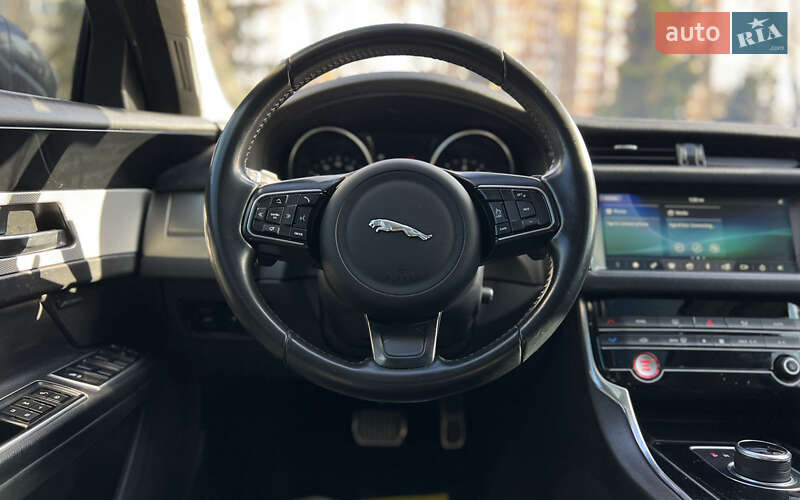 Седан Jaguar XF 2019 в Львове