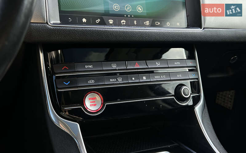 Седан Jaguar XF 2019 в Львове