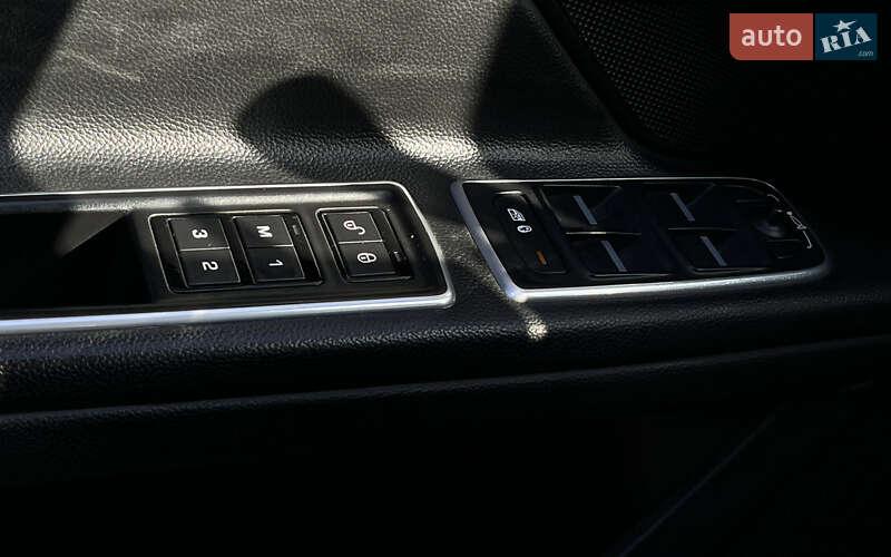 Седан Jaguar XF 2019 в Львове