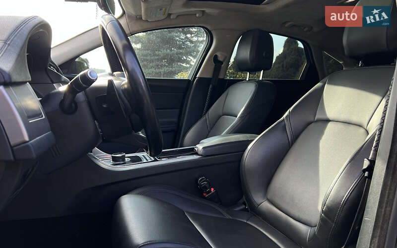 Седан Jaguar XF 2019 в Львове