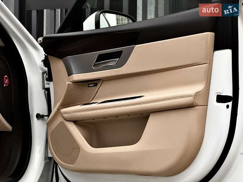 Седан Jaguar XF 2015 в Киеве фото 33 Седан Jaguar XF 2015 в Киеве