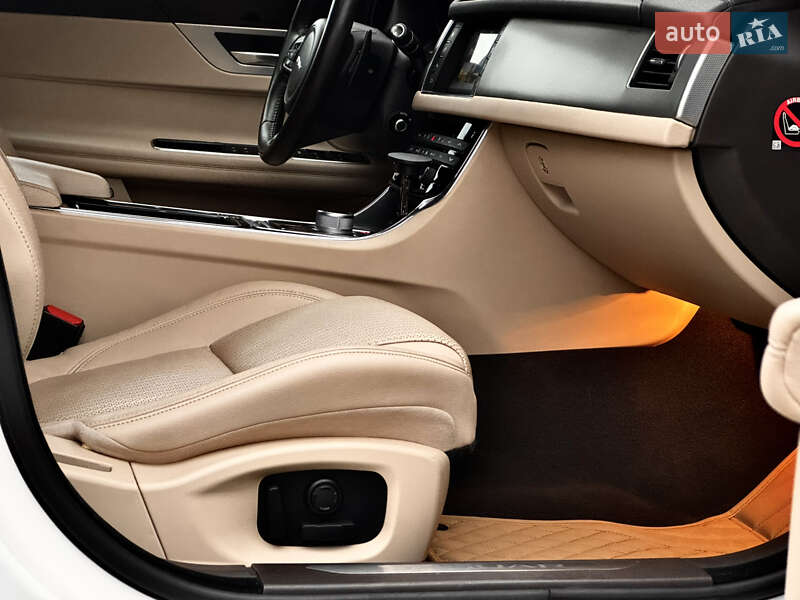 Седан Jaguar XF 2015 в Киеве фото 34 Седан Jaguar XF 2015 в Киеве