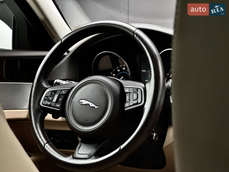 Седан Jaguar XF 2015 в Киеве фото 37 Седан Jaguar XF 2015 в Киеве