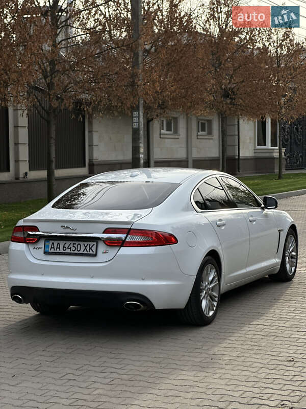 Седан Jaguar XF 2012 в Киеве