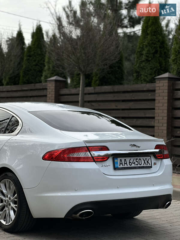 Седан Jaguar XF 2012 в Киеве