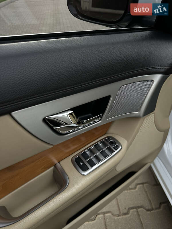 Седан Jaguar XF 2012 в Киеве