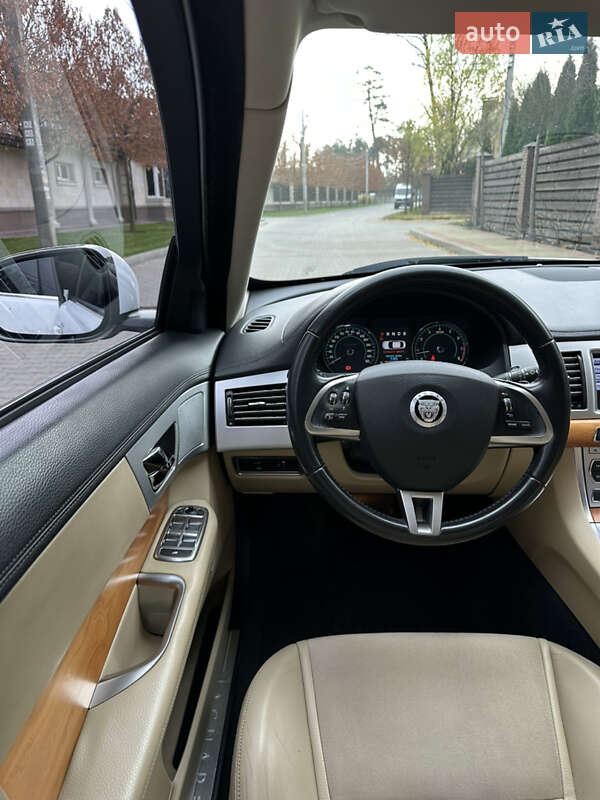 Седан Jaguar XF 2012 в Киеве