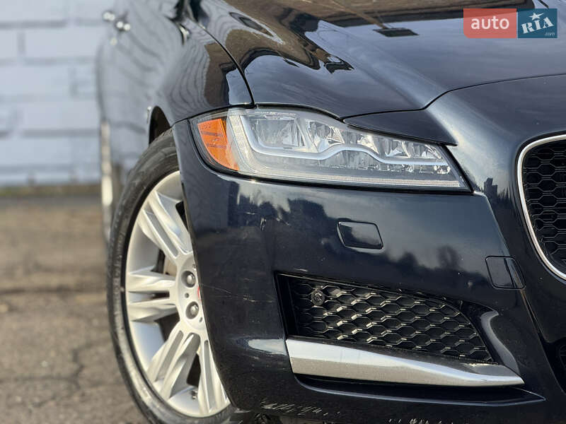 Седан Jaguar XF 2016 в Києві
