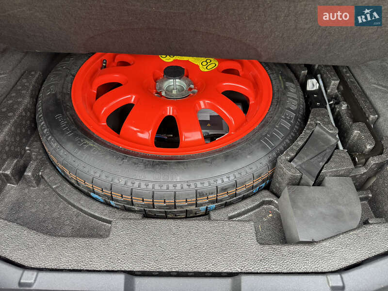 Седан Jaguar XF 2016 в Києві