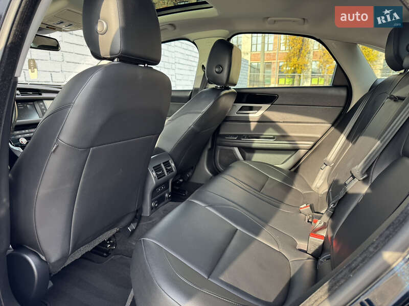 Седан Jaguar XF 2016 в Києві