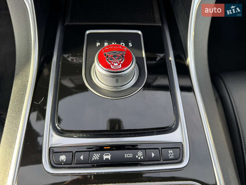 Седан Jaguar XF 2016 в Києві