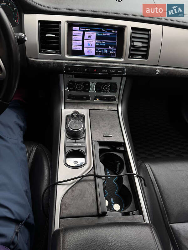 Седан Jaguar XF 2012 в Кропивницком