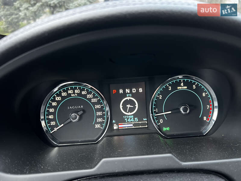 Седан Jaguar XF 2012 в Киеве