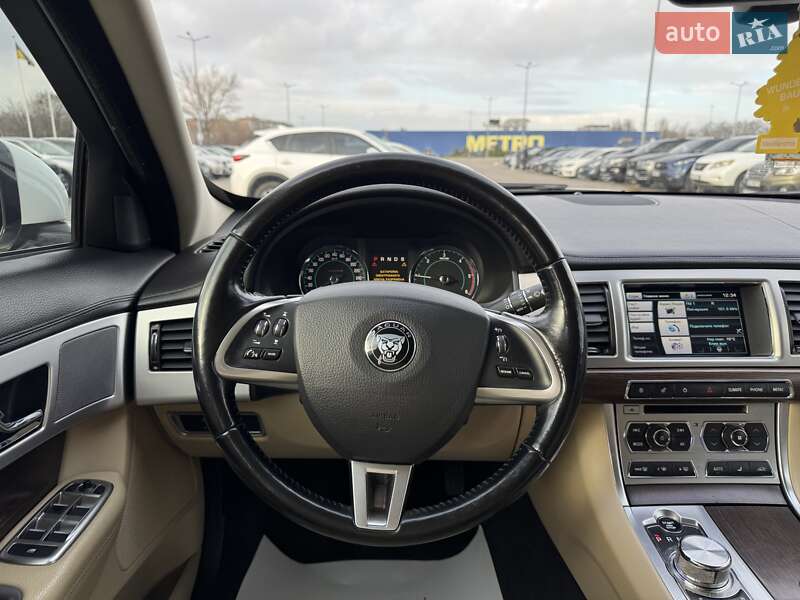 Седан Jaguar XF 2014 в Дніпрі