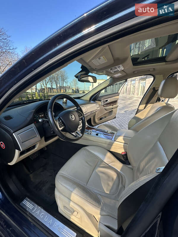 Седан Jaguar XF 2013 в Виннице