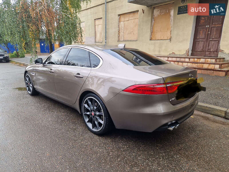 Седан Jaguar XF 2016 в Харкові