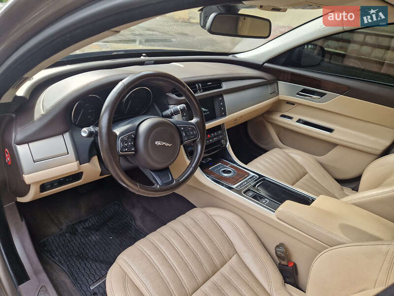 Седан Jaguar XF 2016 в Харкові